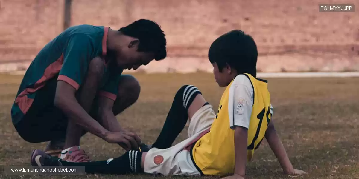 「从球衣到签名纪念品，你的热爱值得专属收藏！🎯点击探索，把偶像带回家！」